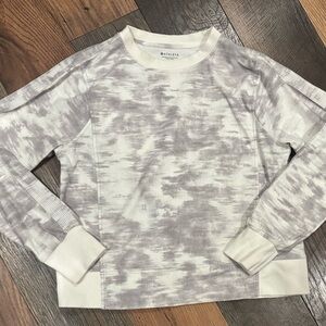 Athleta Farallon Print Sweatshirt
Size Small. Great condition!